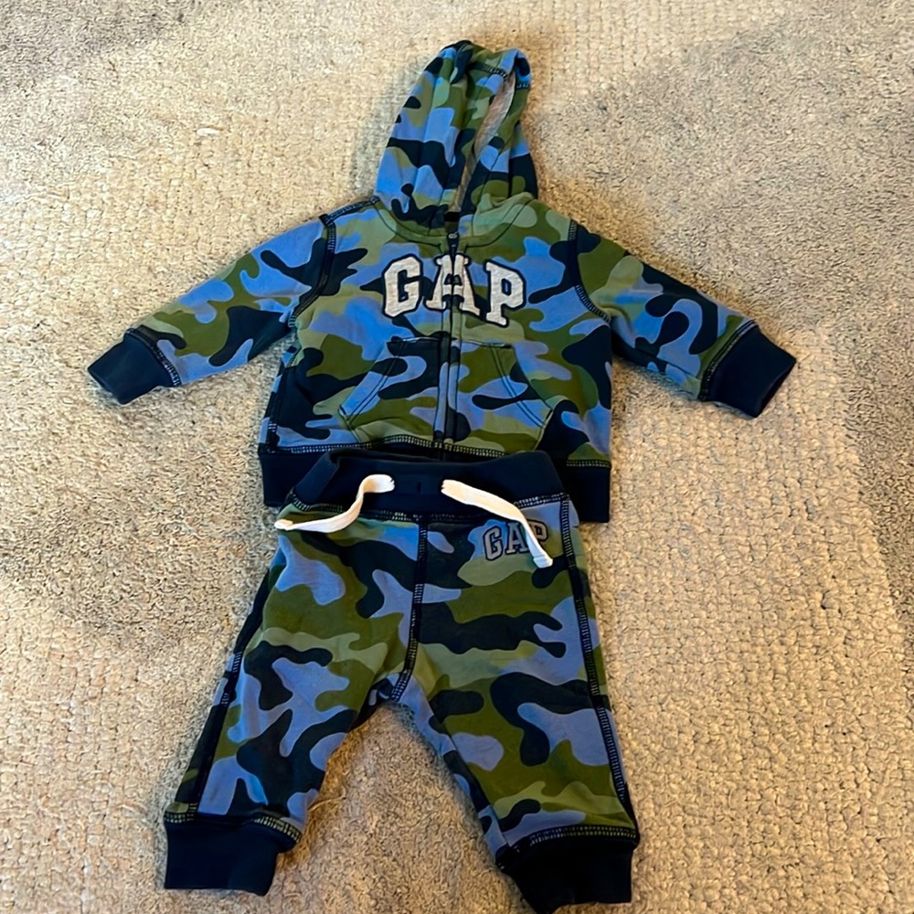 Gap sweat suit